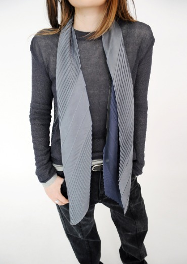 irregular pleats scarf